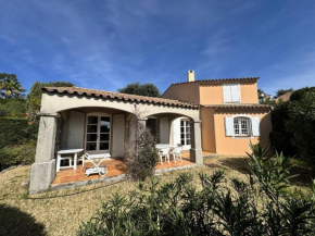Maison Individuelle 2 Chambres avec Jardin, Piscine et Tennis, Proche du Centre-Village - FR-1-726-44